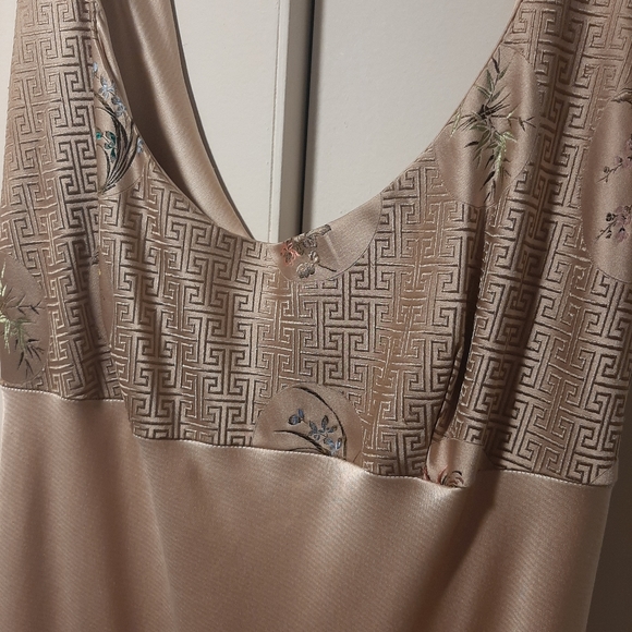 Dress - Picture 3 of 3